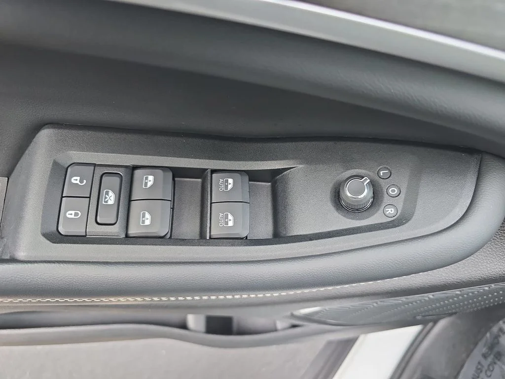 Used 2023 White Jeep Limited image 28
