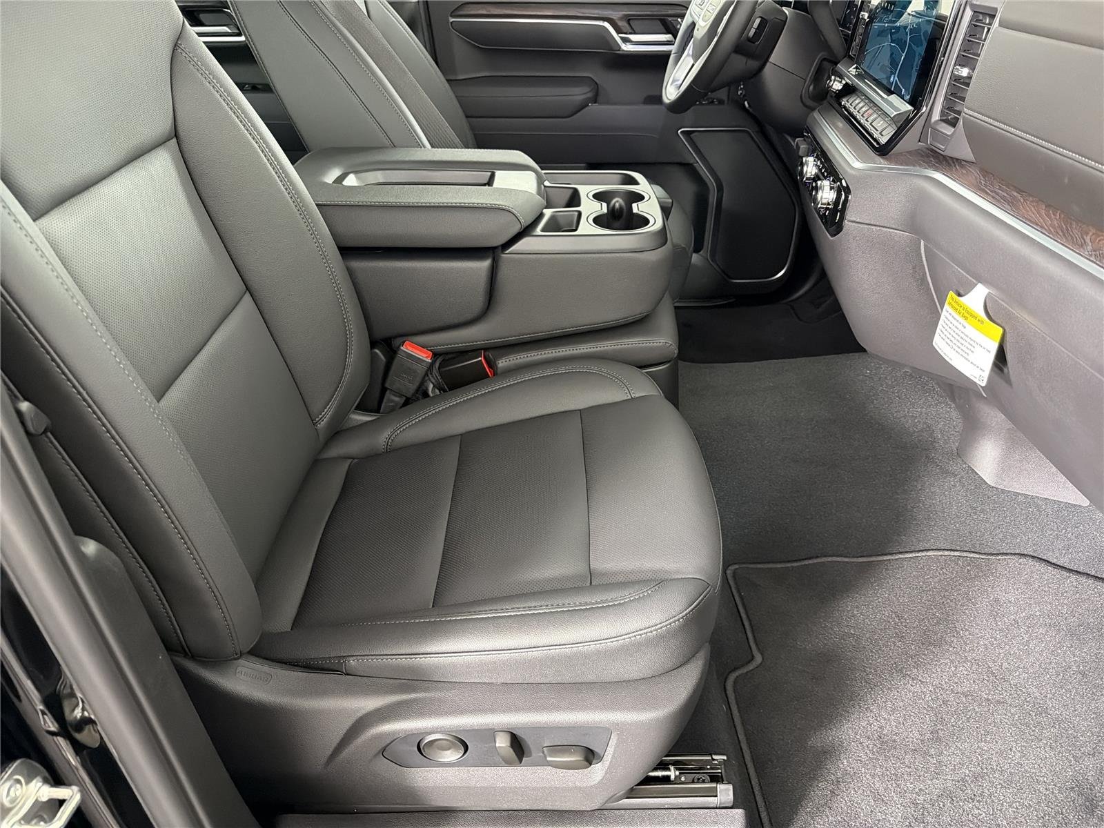 2026 GMC Sierra 1500 SLT - Photo 11