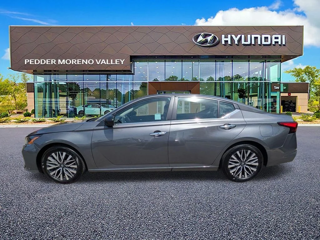Used 2025 Gray Nissan 2.5 SV image 5