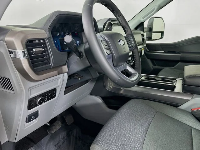 New 2026 Oxford White Ford XLT image 9