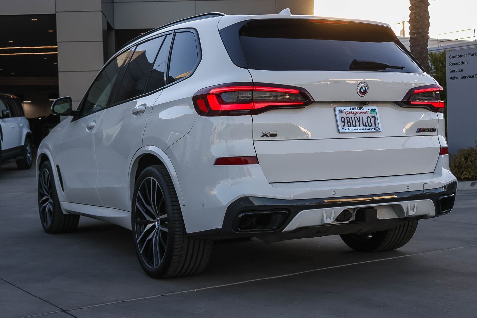 Used 2022 White BMW M50i image 7