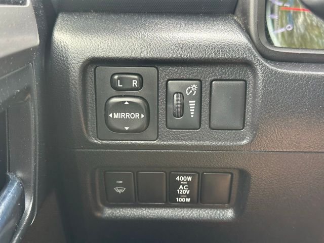 Used 2016 White Toyota SR5 image 17
