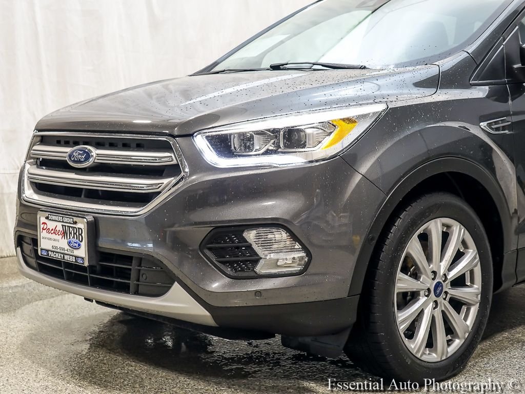 Used 2017 Magnetic Ford Titanium image 4