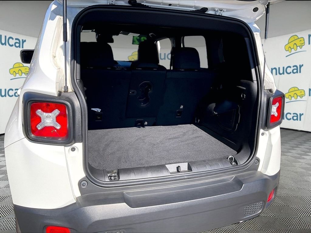 Used 2022 Alpine White Clearcoat Jeep Altitude image 32