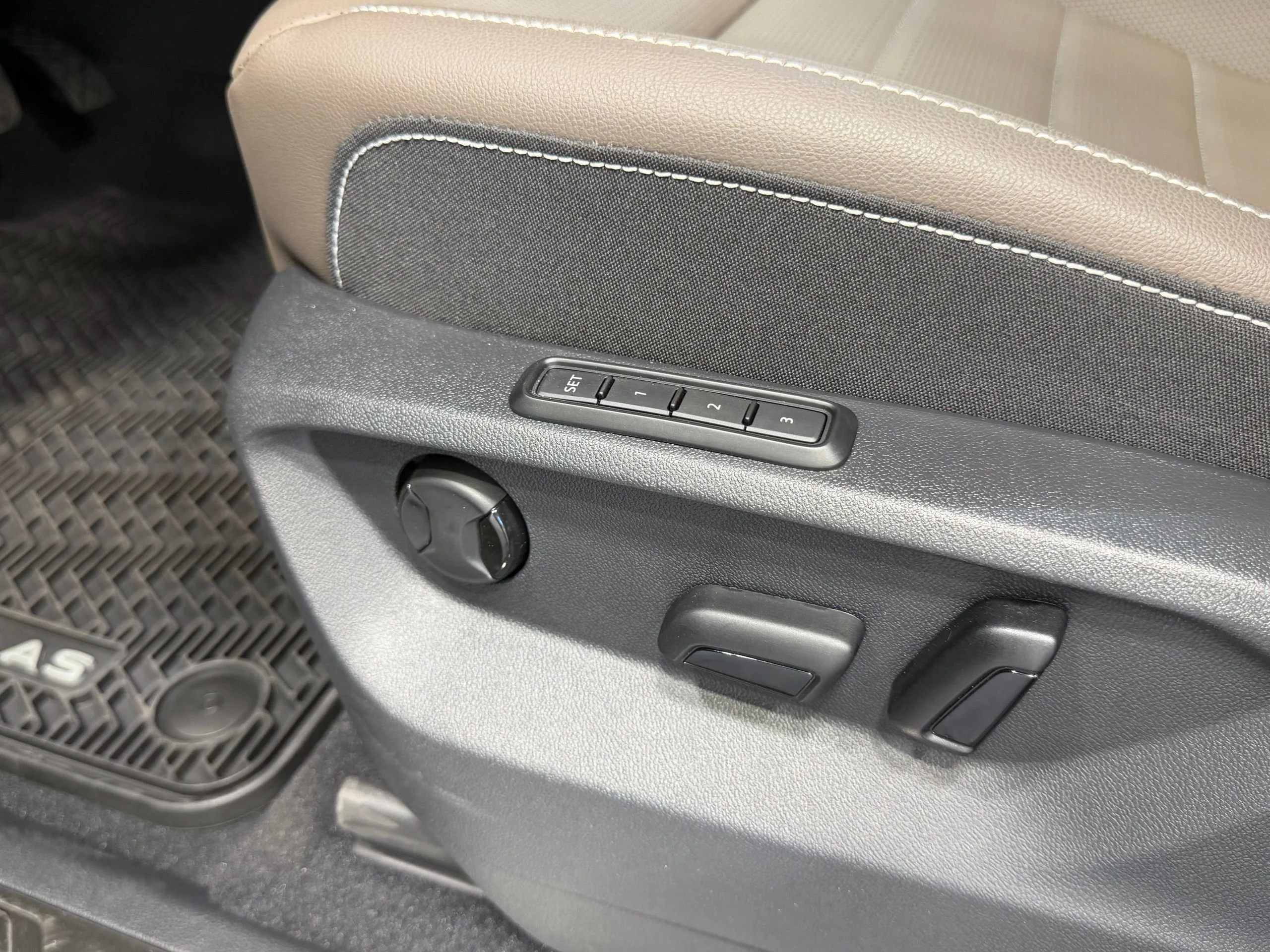 New 2026 White Volkswagen 2.0T SEL image 53