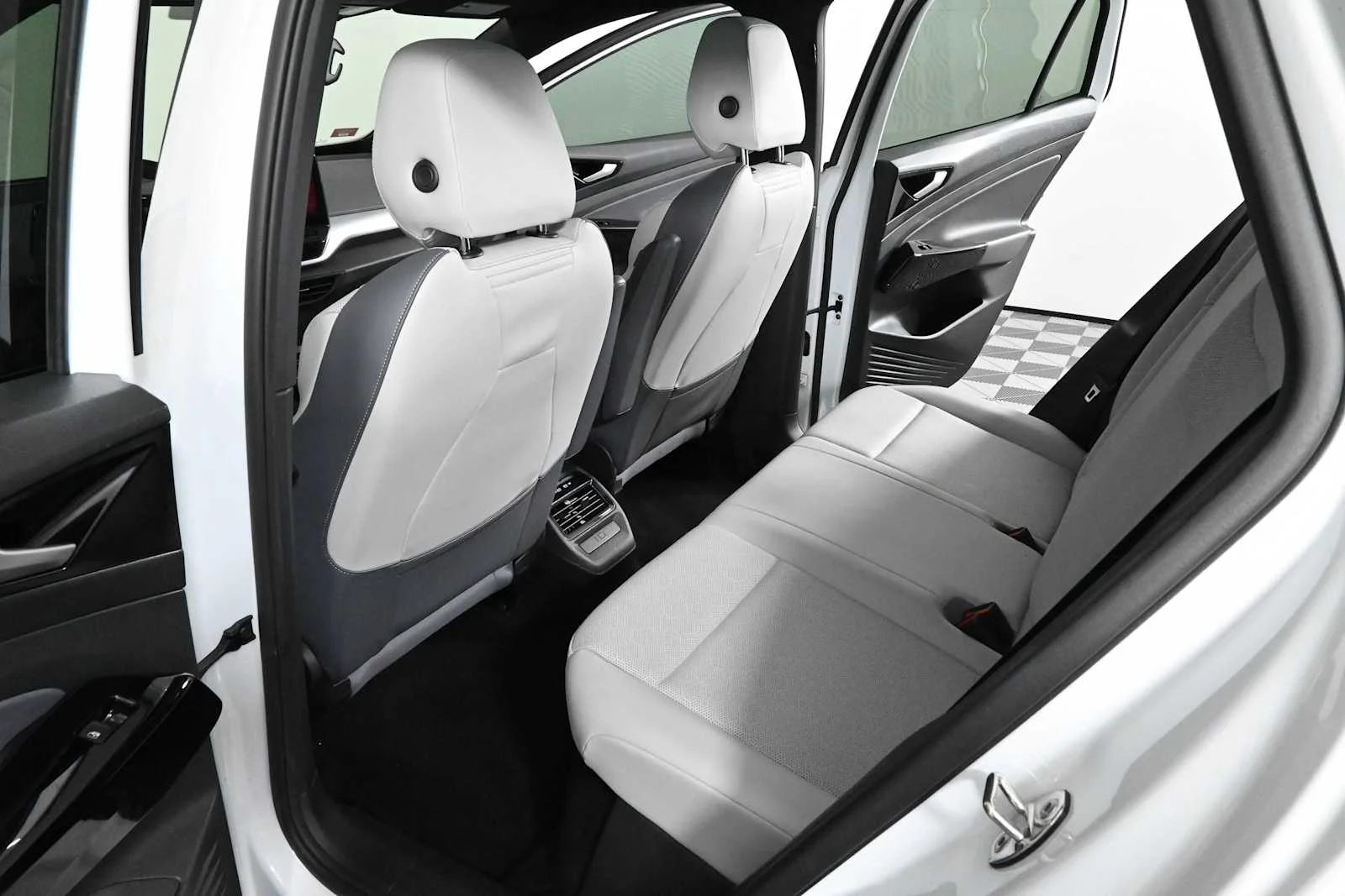 Certified Used 2021 Glacier White Metallic w/ Black Roof Volkswagen Pro S image 15