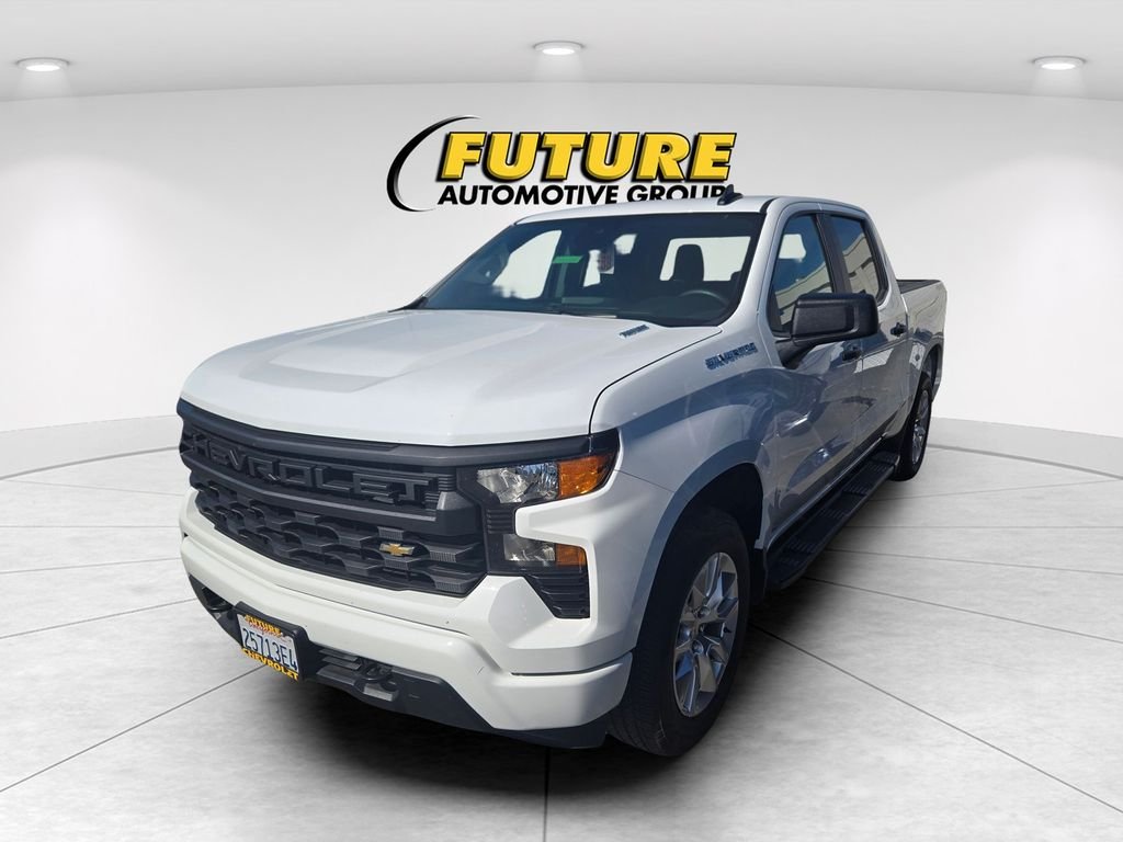 Used 2025 White Chevrolet Custom image 3