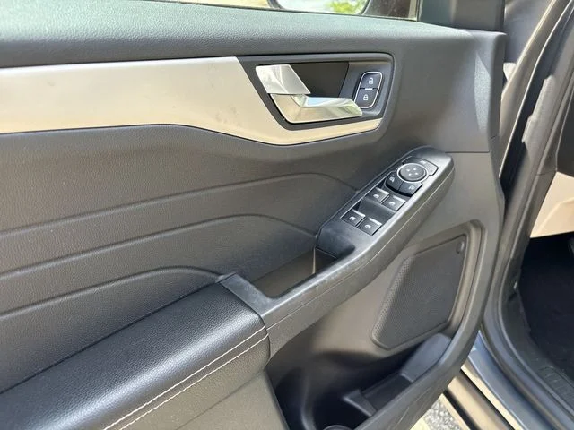 Used 2021 Gray Ford SE image 13