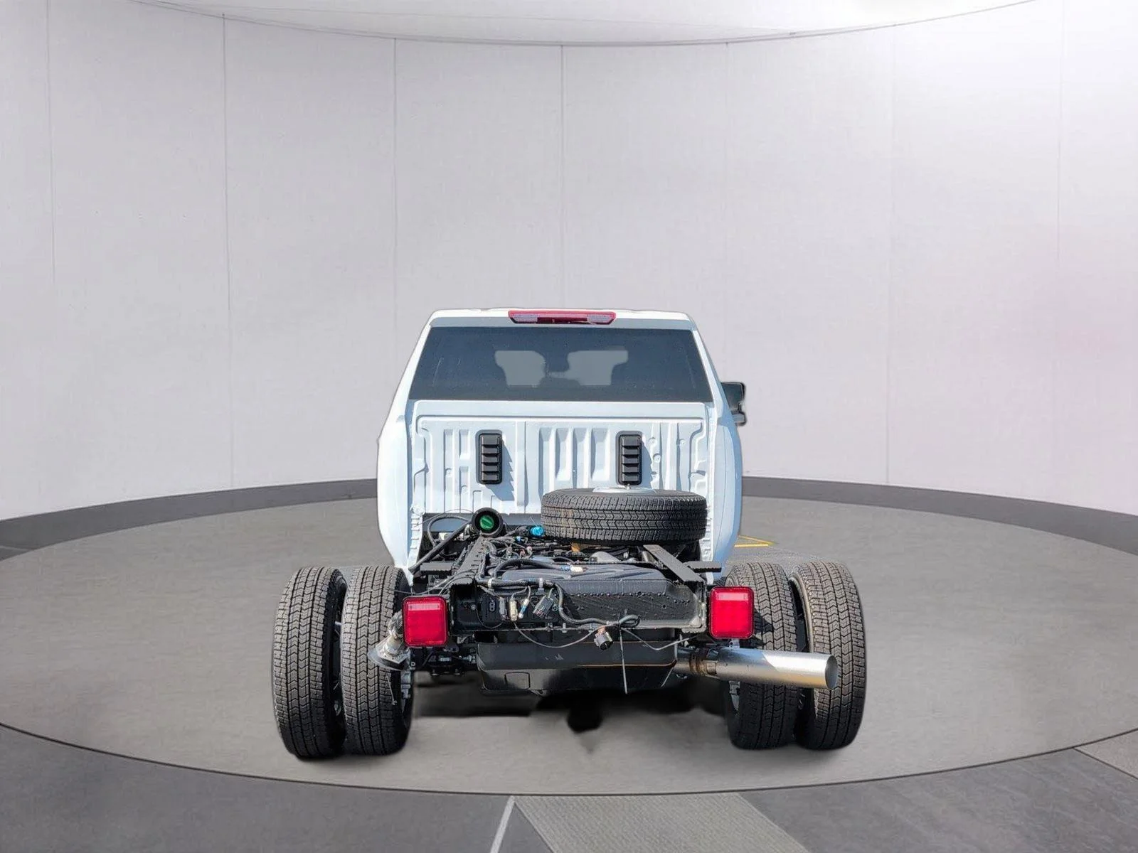 New 2026 Summit White GMC SLE image 3