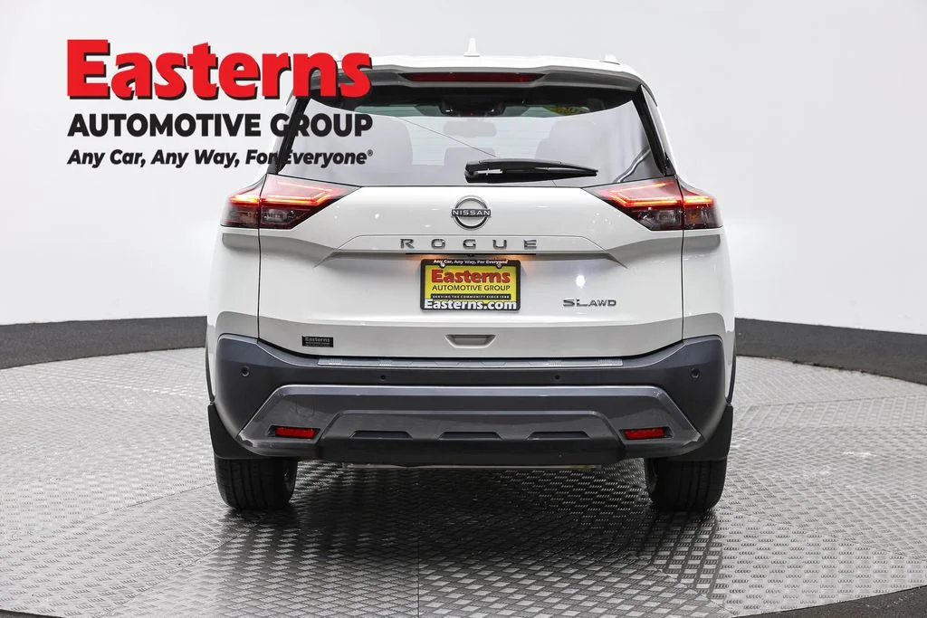 Used 2023 White Nissan SL image 6