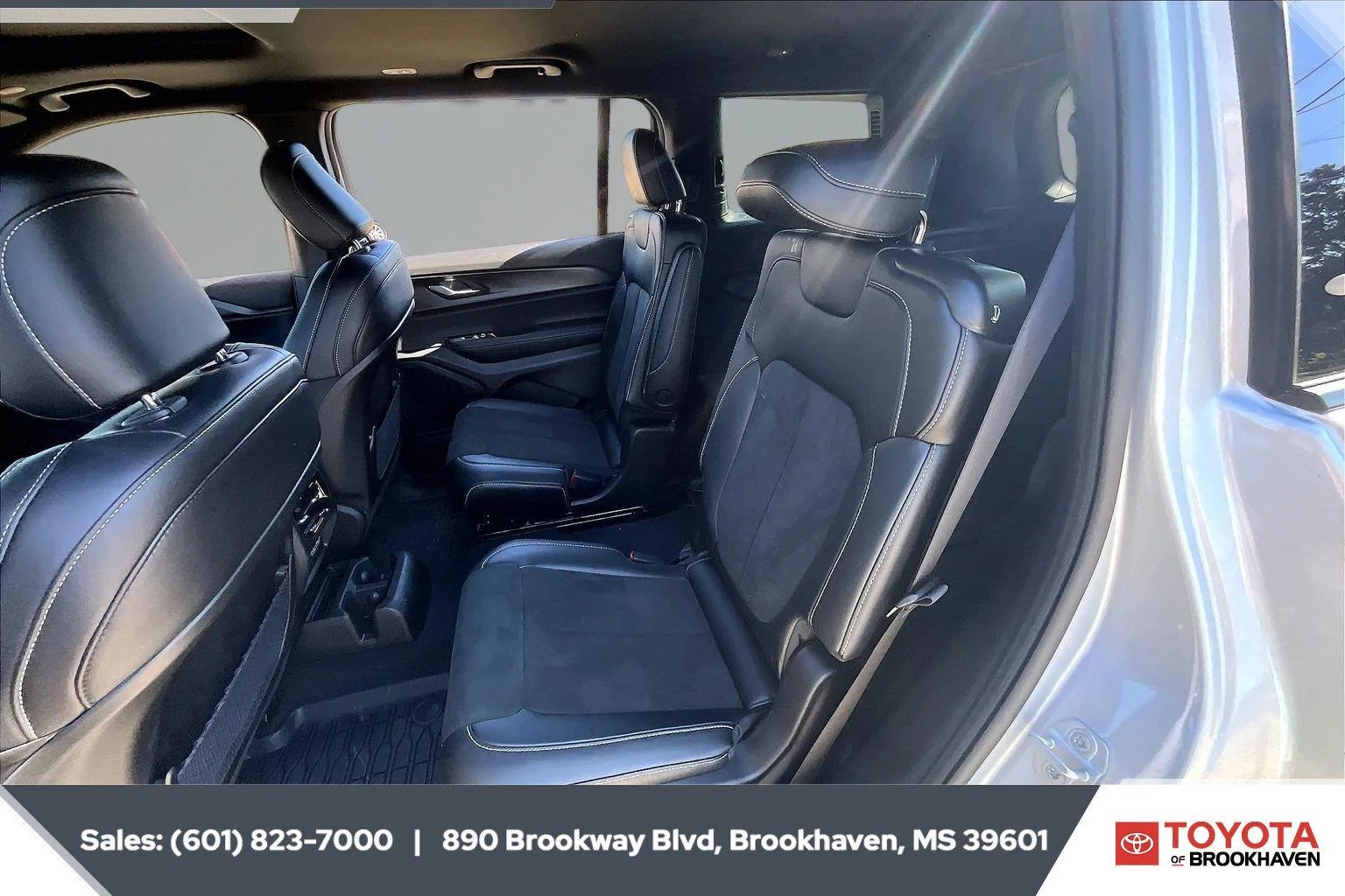 Used 2025 Silver Zynith Jeep Altitude X image 19
