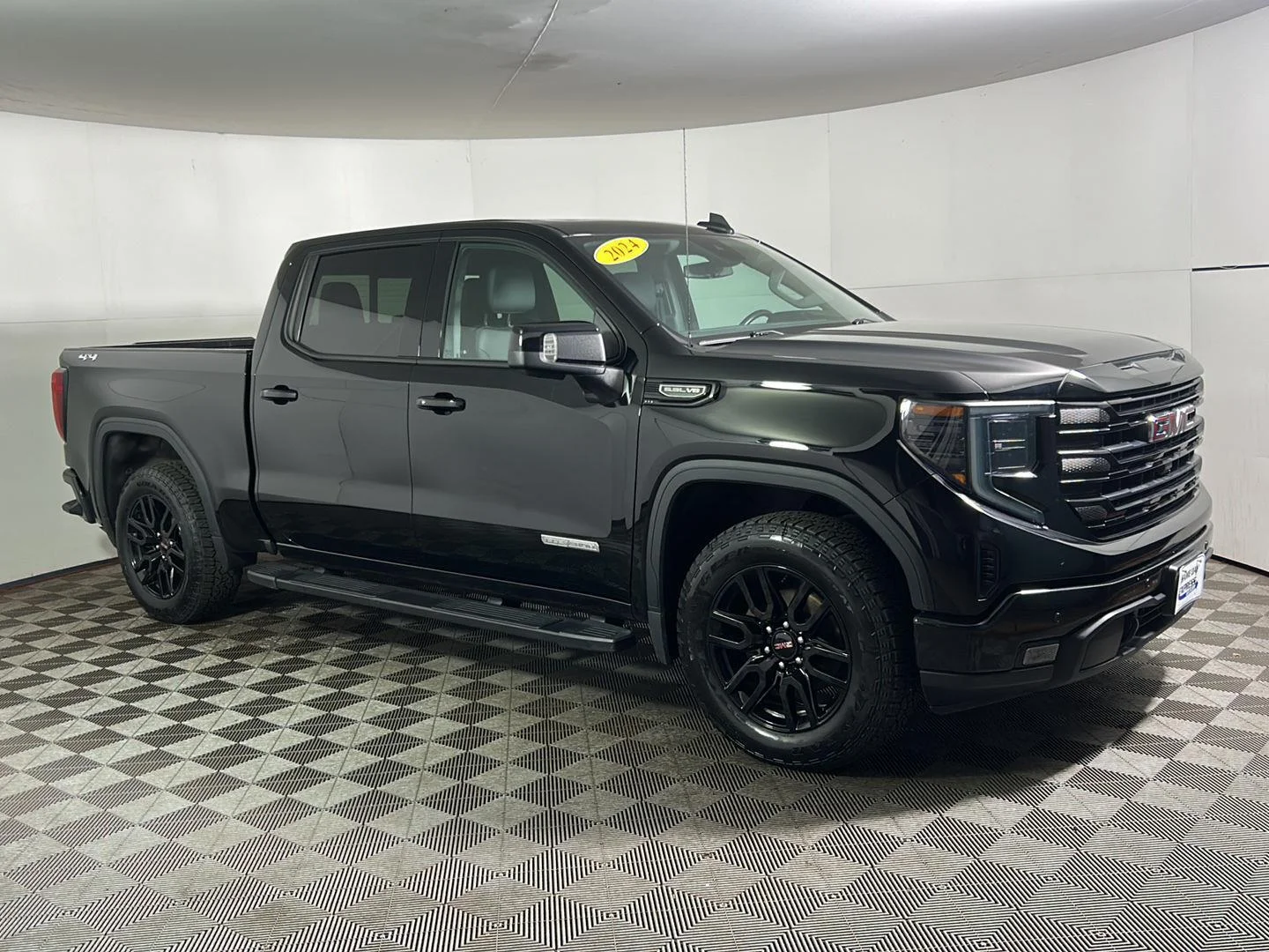 Used 2024 Onyx Black GMC Elevation image 5