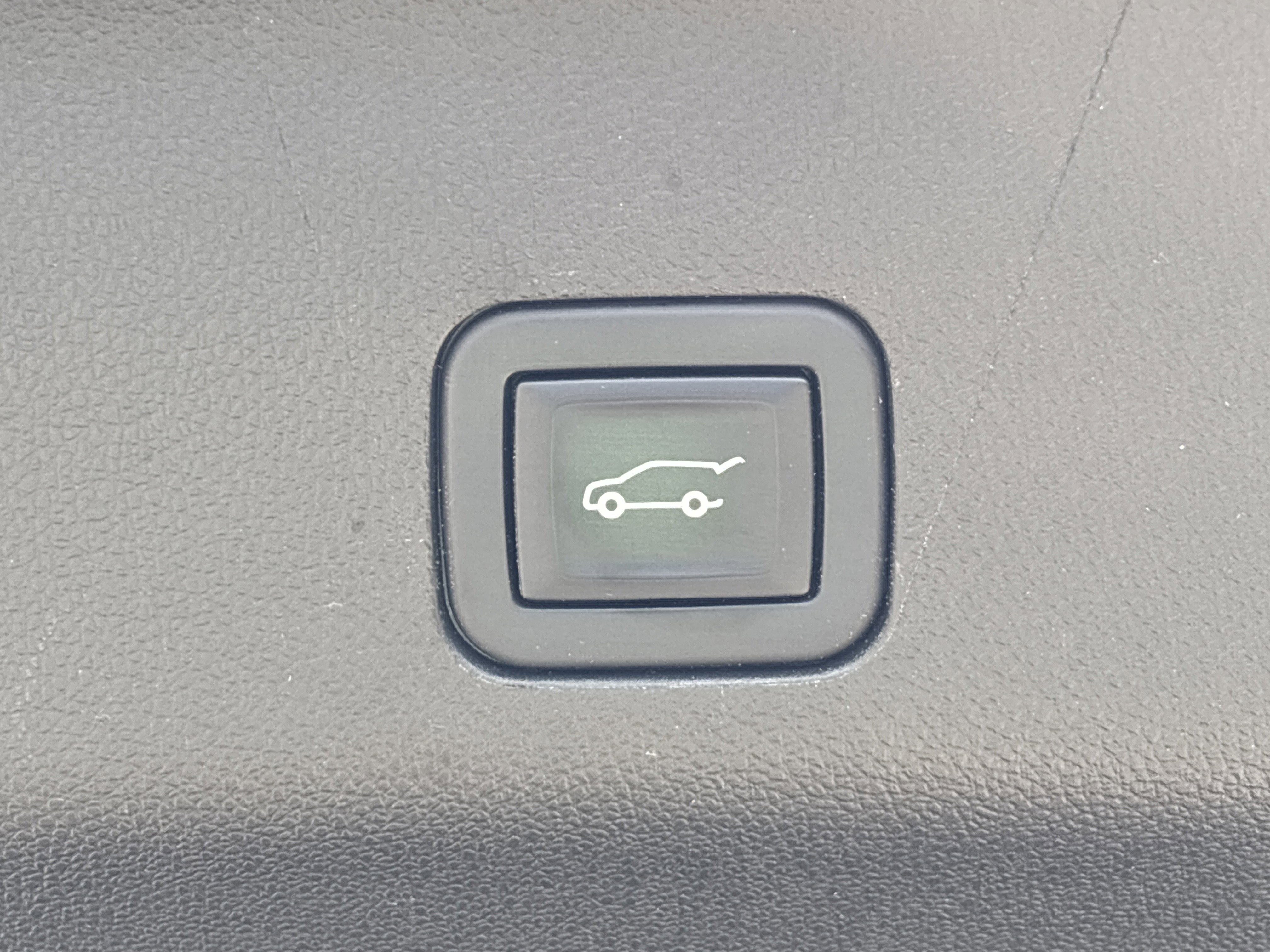 Used 2022 White Frost Tricoat GMC Denali 4WD image 9