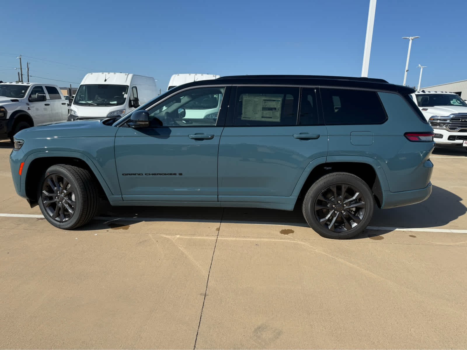 New 2026 Steel Blue Exterior Paint Jeep Limited Reserve image 9