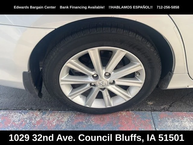 Used 2014 Silver Toyota XLE image 8