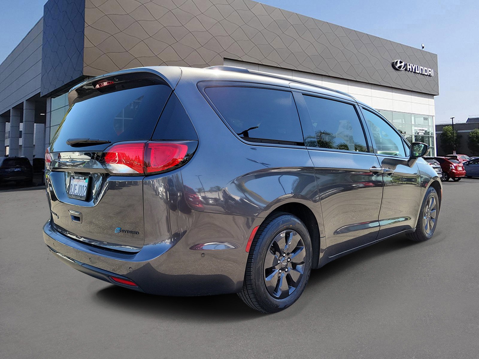 Used 2019 Chrysler Pacifica Hybrid Limited with VIN 2C4RC1N73KR616861 for sale in Cerritos, CA