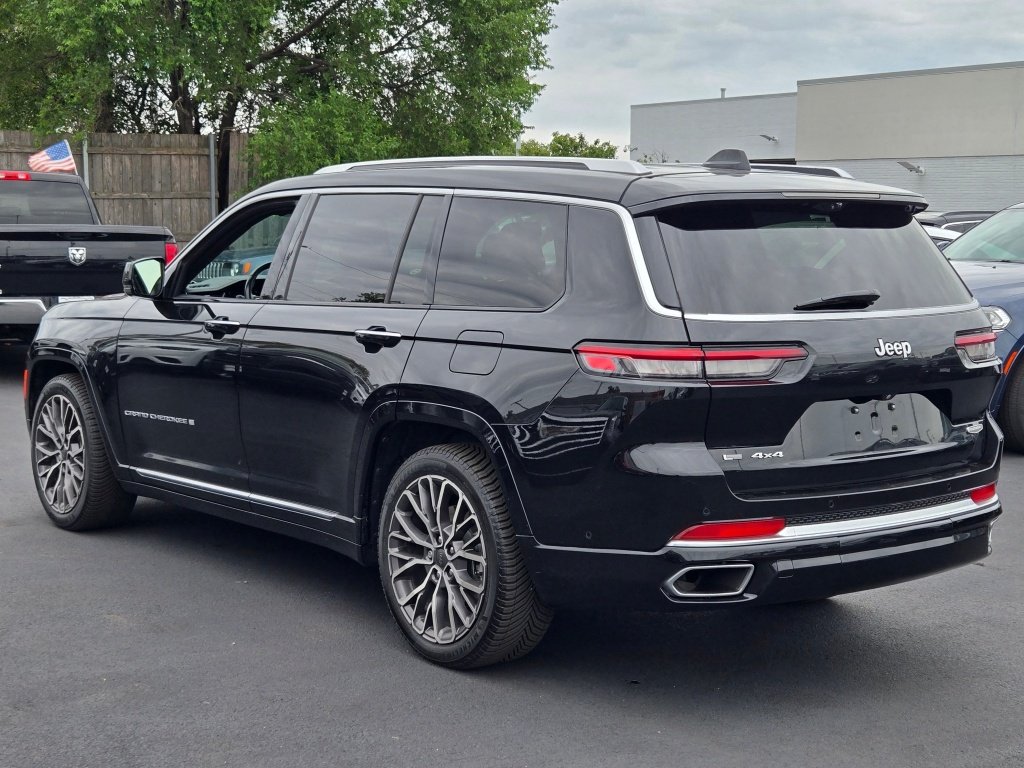 Used 2021 Black Jeep Summit image 18