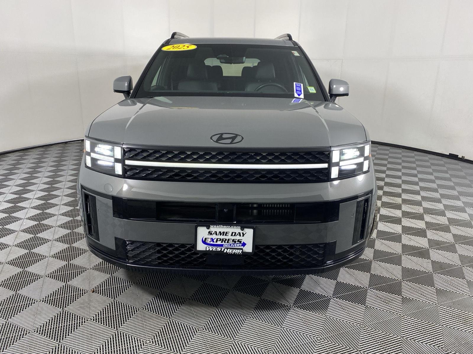 Used 2025 Hampton Gray Hyundai Calligraphy image 2