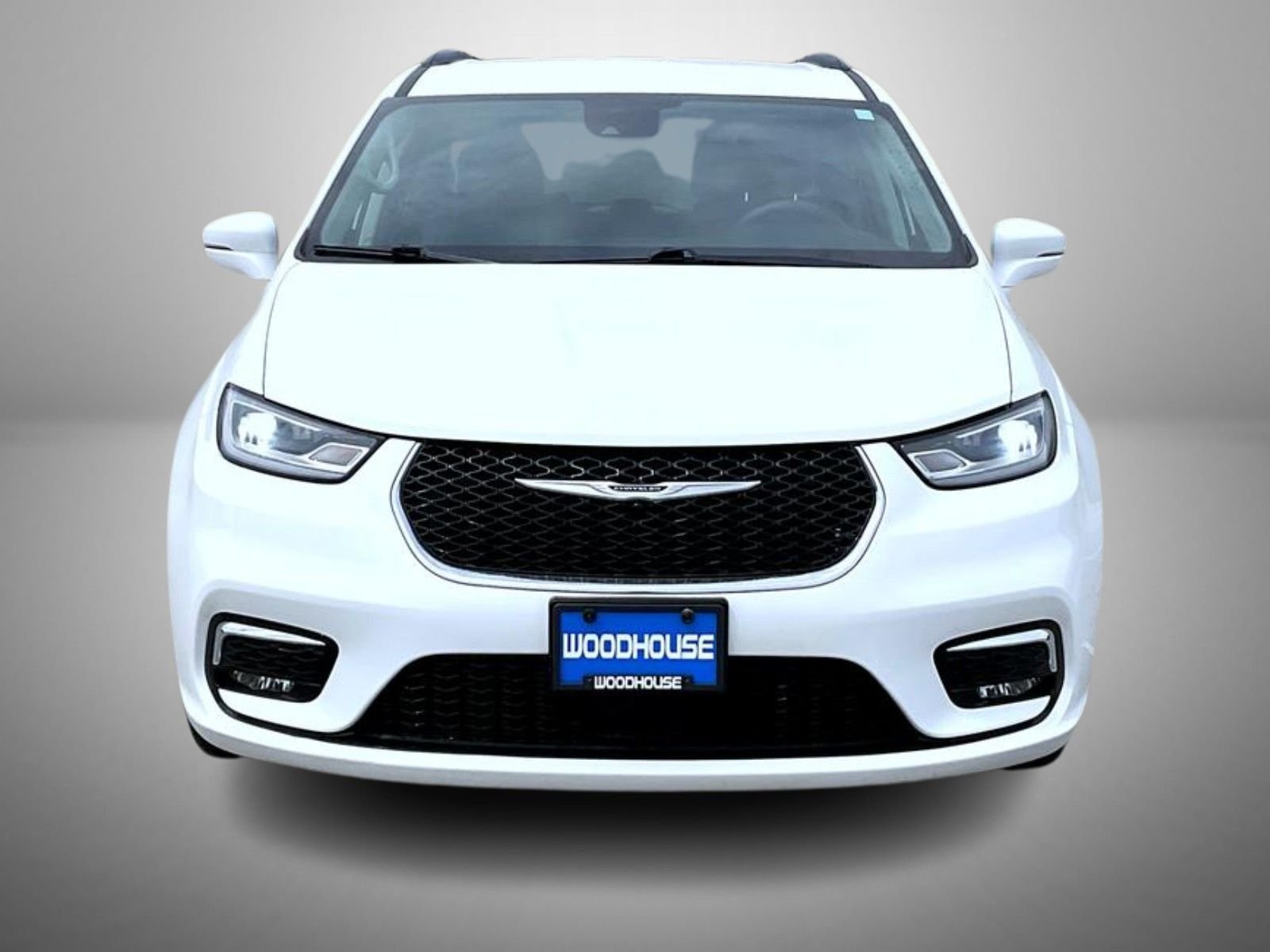Used 2022 White Chrysler Touring L image 2