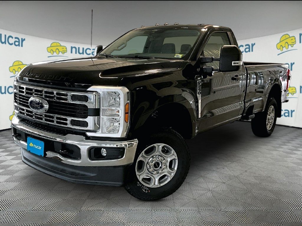 New 2026 Agate Black Metallic Ford XLT image 4