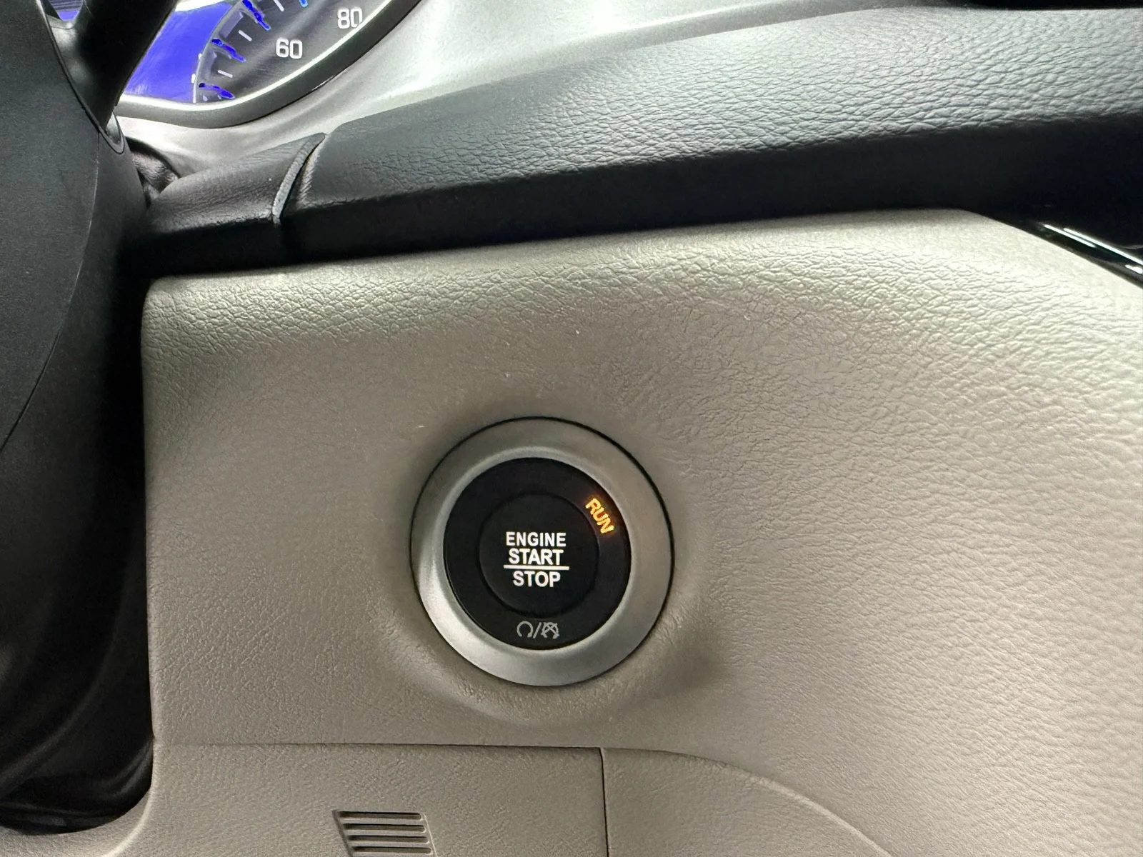 Used 2024 Diamond Black Crystal Pearlcoat Chrysler Touring L image 22