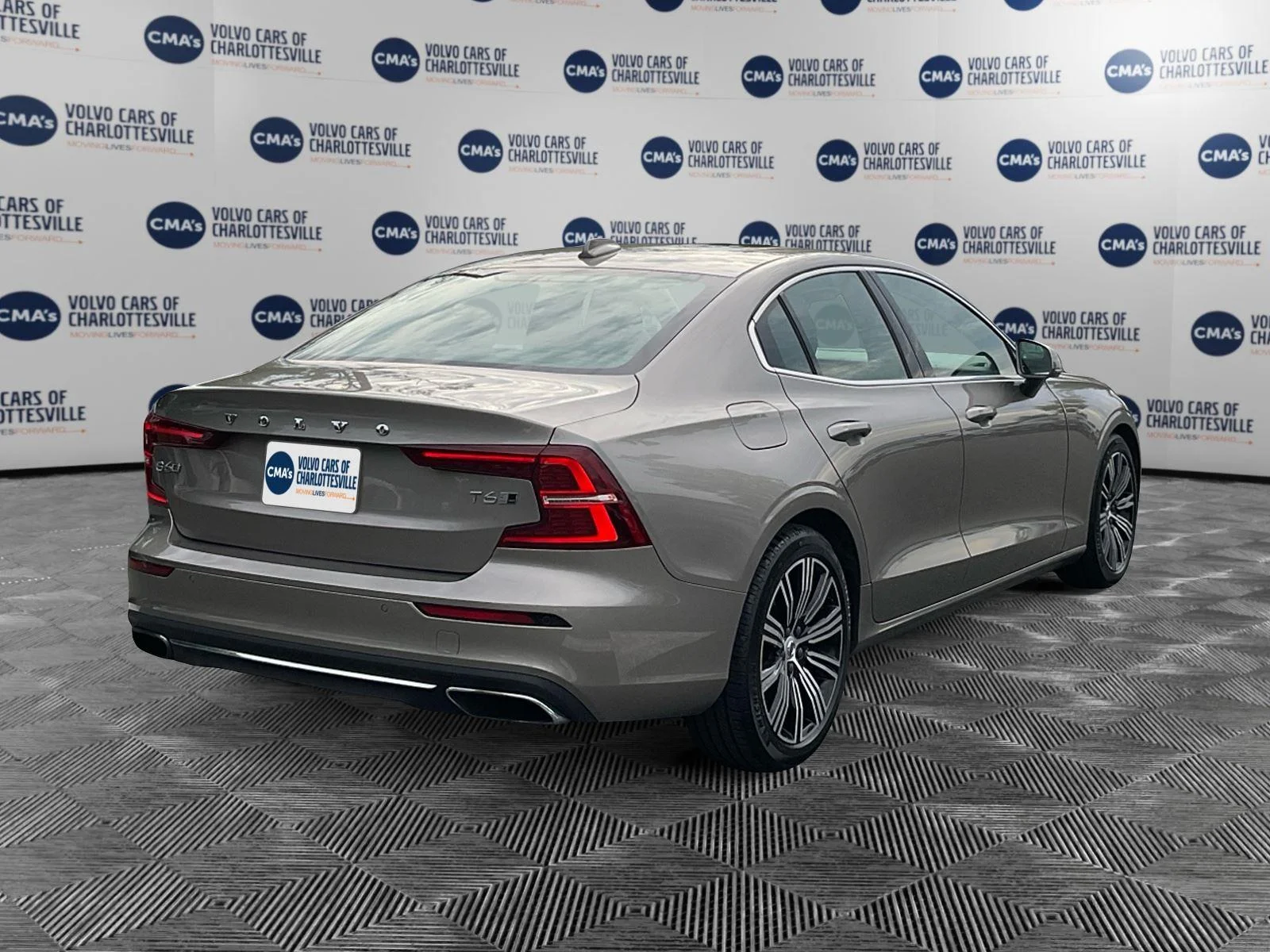 Used 2019 Pebble Grey Metallic Volvo Inscription image 5