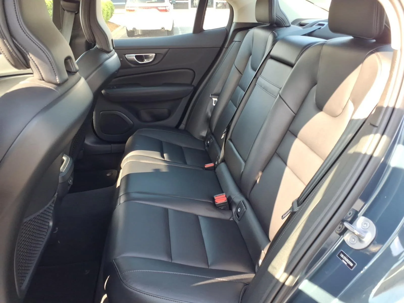 Used 2024 Silver Dawn Metallic Volvo Core Dark Theme image 19