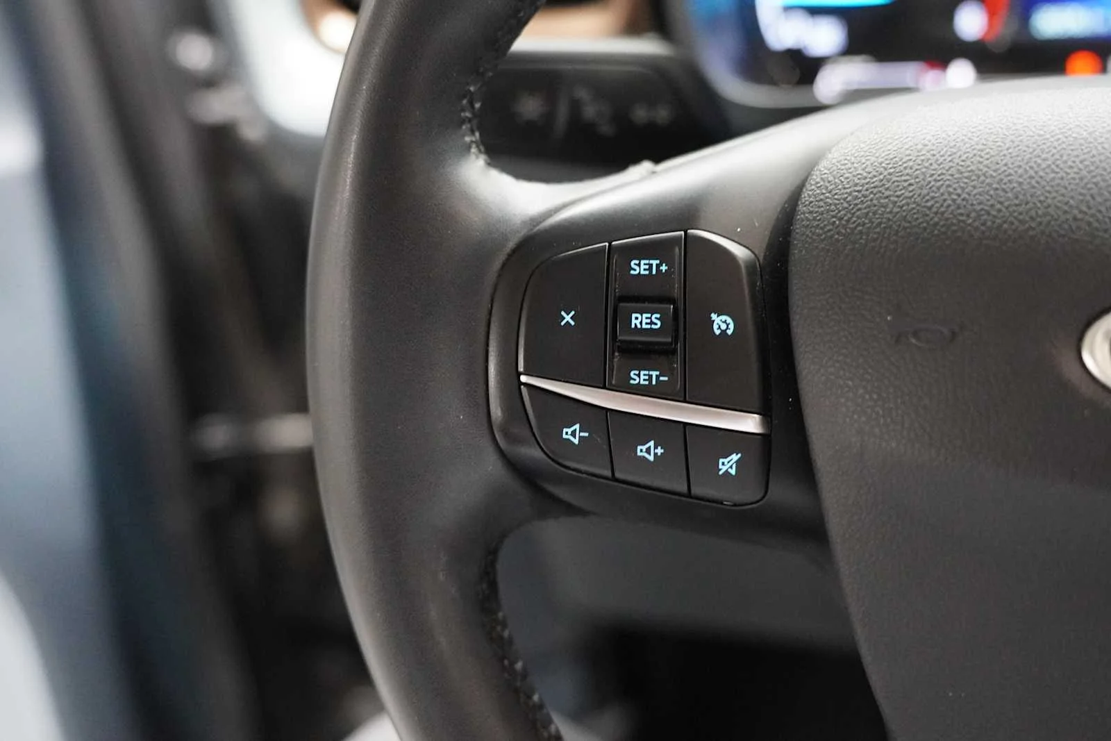 Used 2023 Carbonized Gray Metallic Ford Lariat image 23