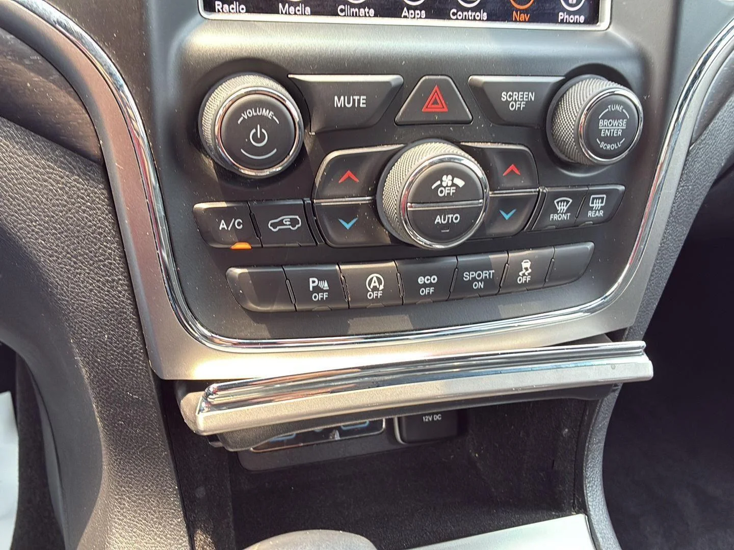 Used 2018 Granite Crystal Metallic Clearcoat Jeep Altitude image 33