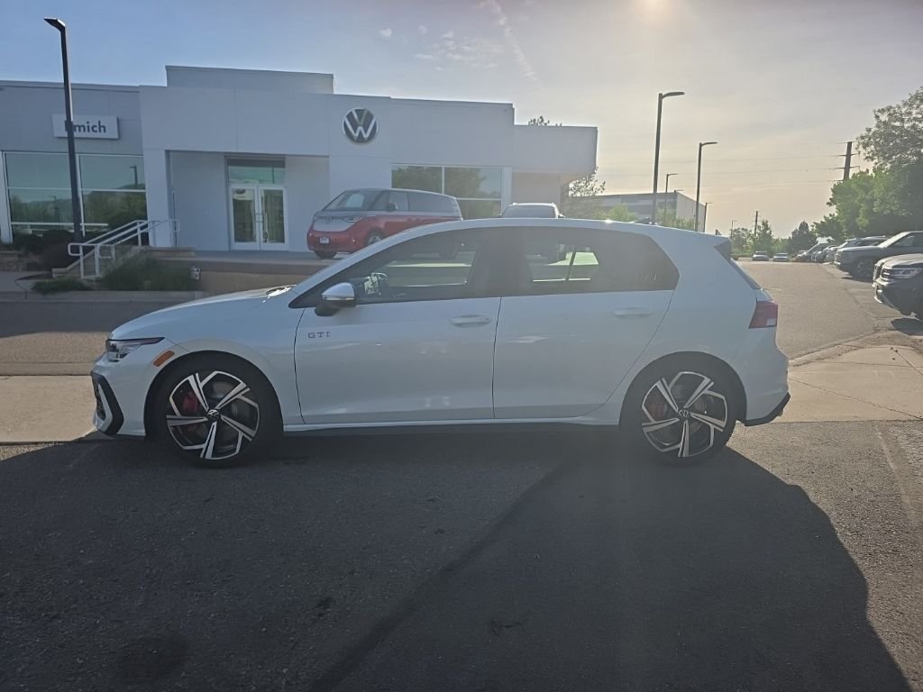 Used 2025  Volkswagen 2.0T SE image 2