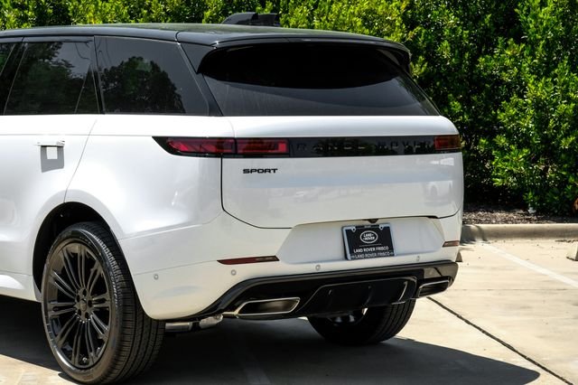 New 2026 Ostuni Pearl White Premium Metallic Land Rover Dynamic SE image 15