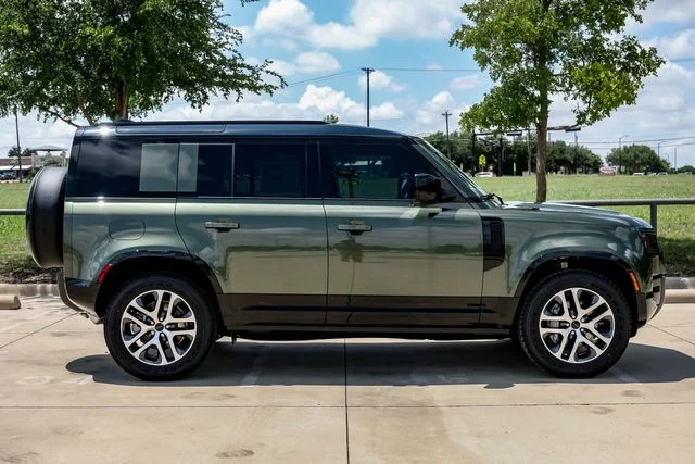 New 2026 Woolstone Green Land Rover X-Dynamic SE image 7