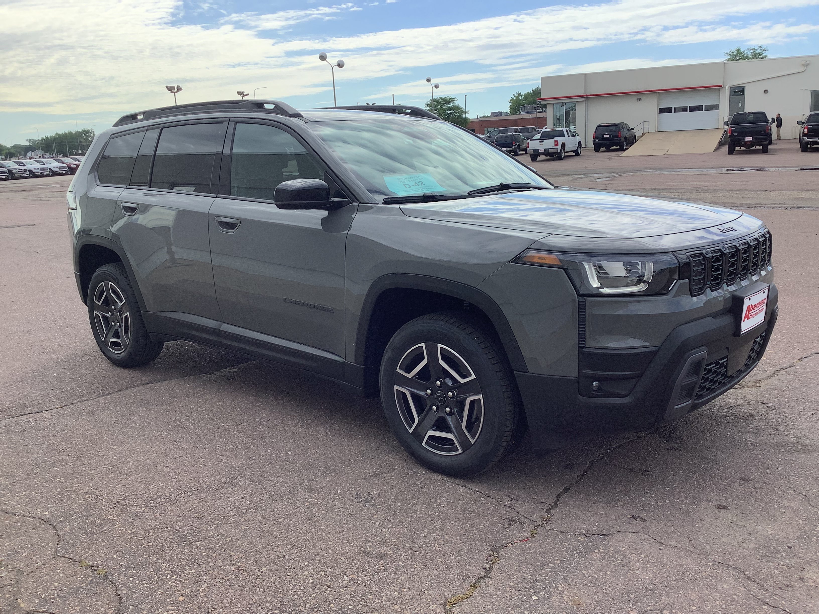 New 2026 Sting-Gray Clear-Coat Exterior Paint Jeep Limited image 13