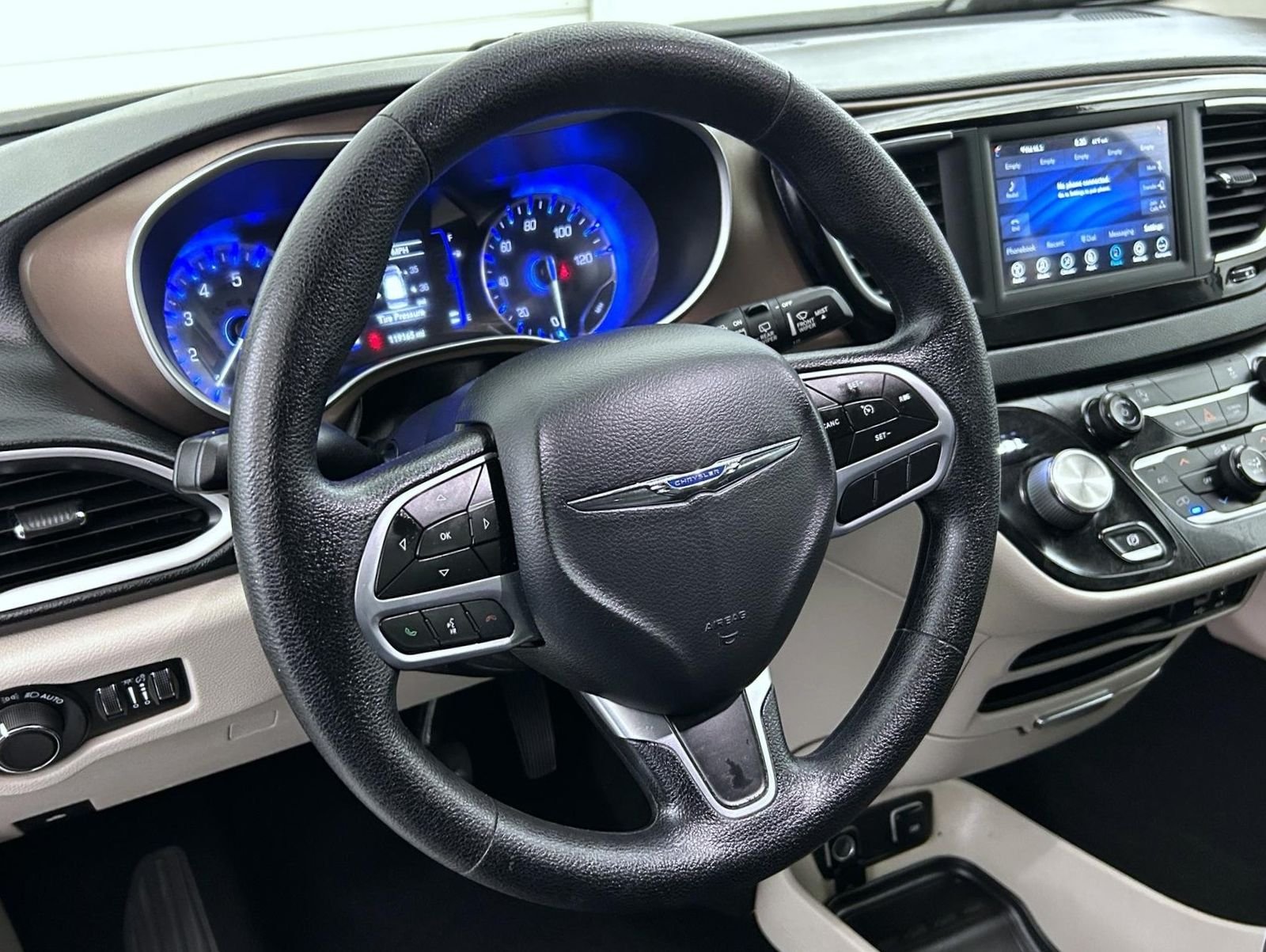 Used 2020 Silver Chrysler LXI image 11