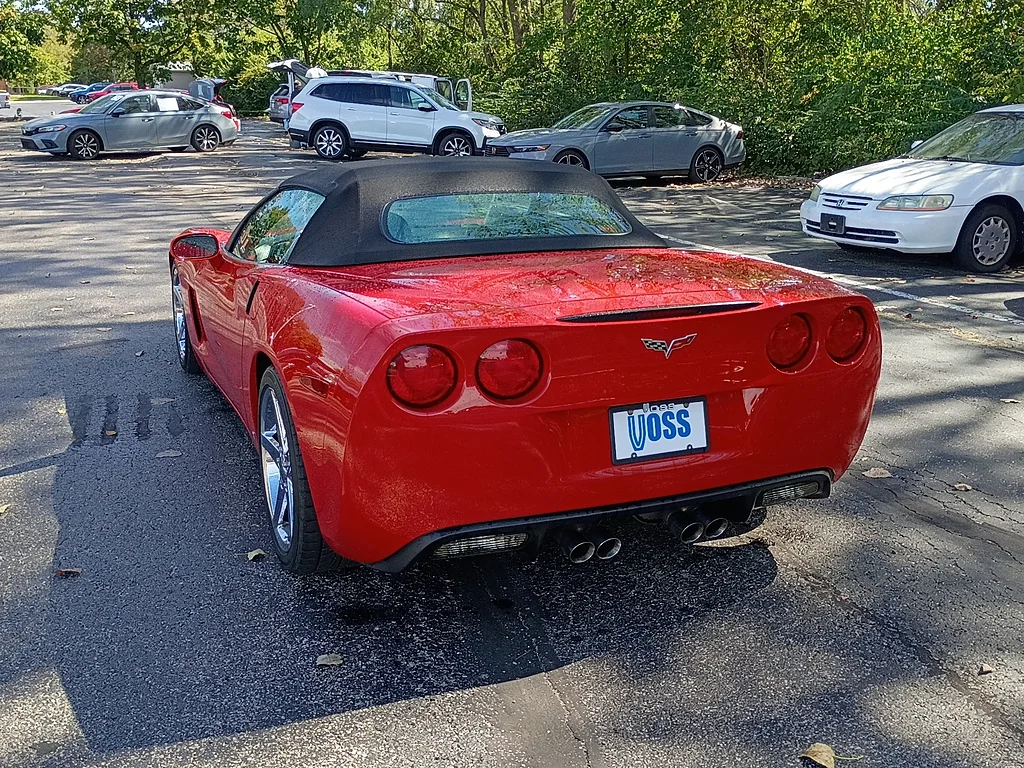 Used 2008 VICTORY RED Chevrolet Base image 5