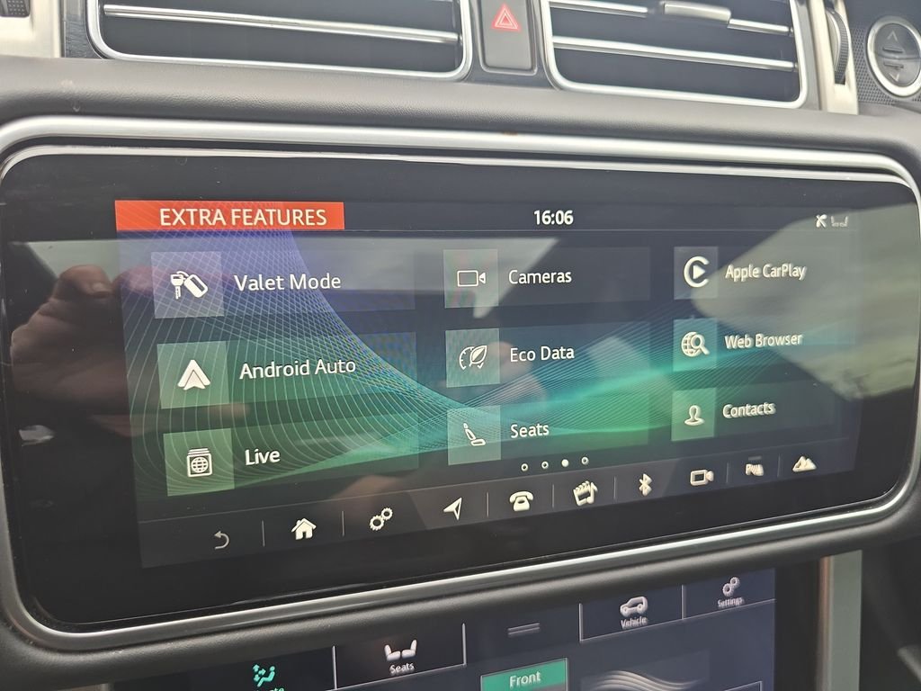 Used 2020 White Land Rover HSE image 24