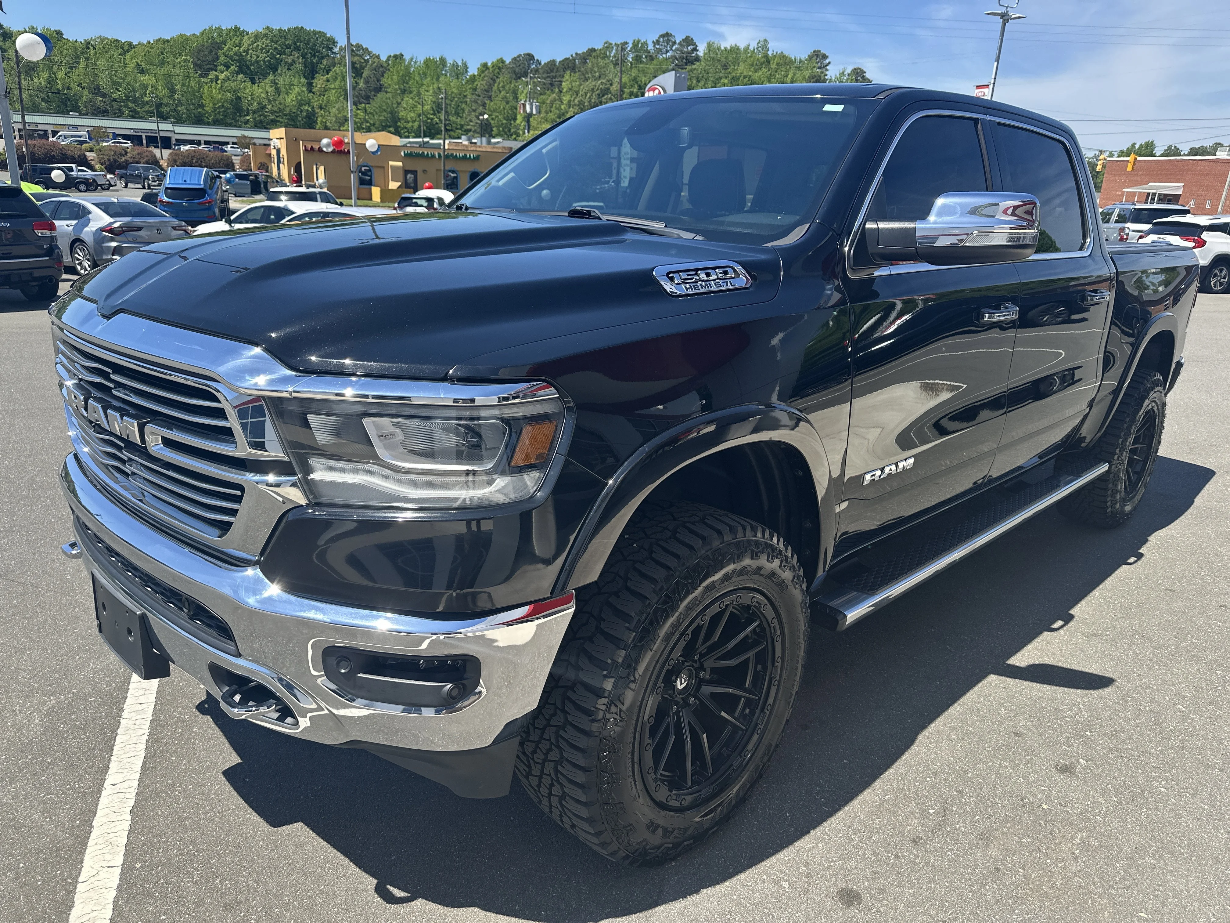 Used 2020 Diamond Black Crystal Pearlcoat Ram Laramie image 23