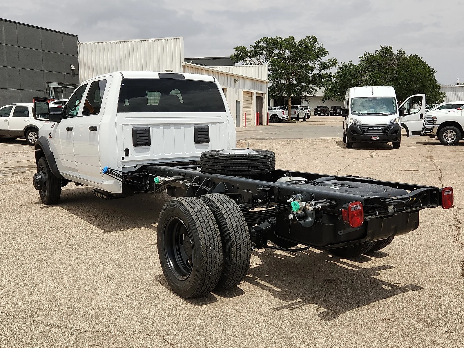 New 2026 Bright White Clear-Coat  Paint Ram TRADESMAN  CREW  4X4 84