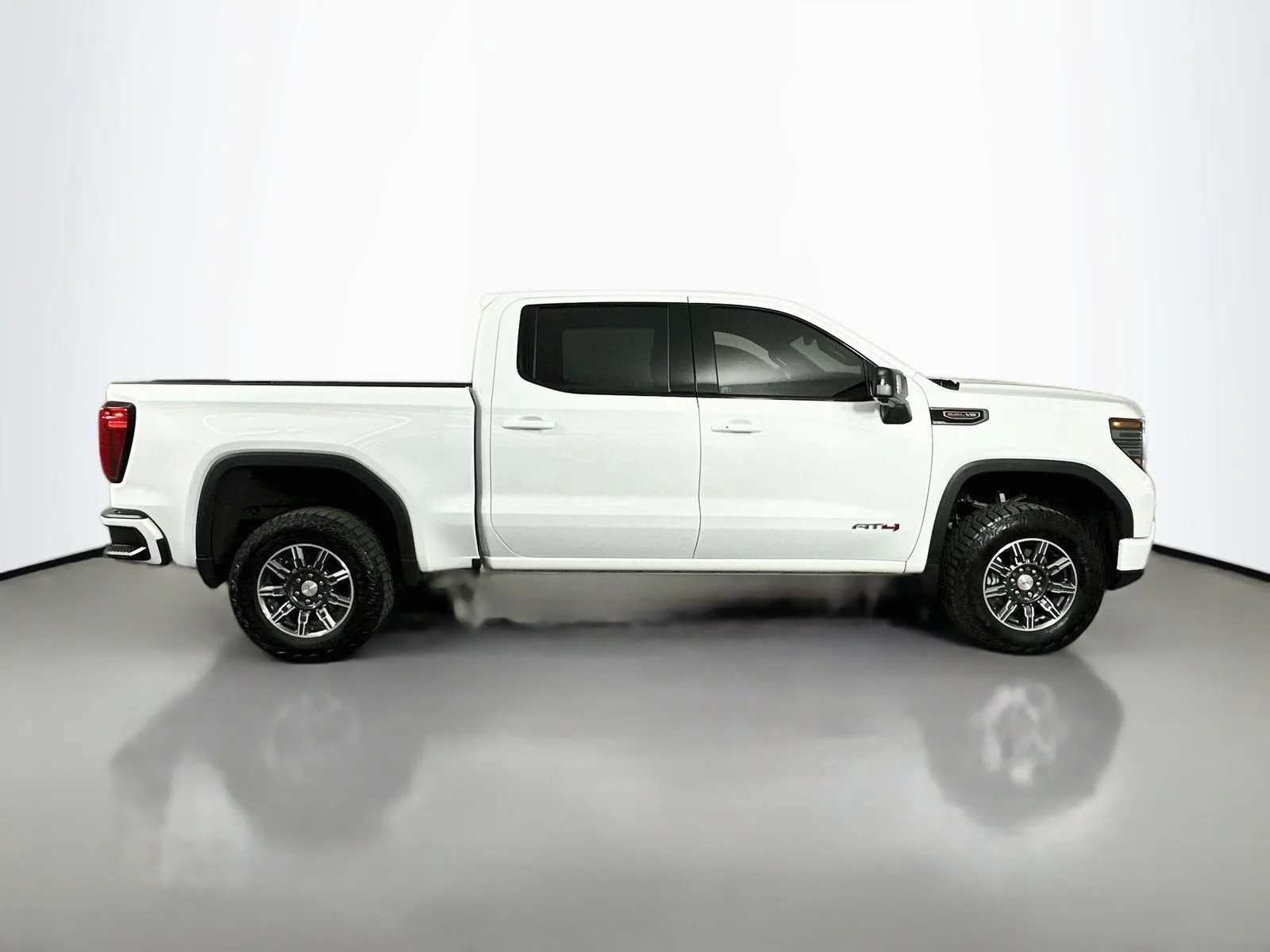 Used 2025 Summit White GMC AT4 image 9