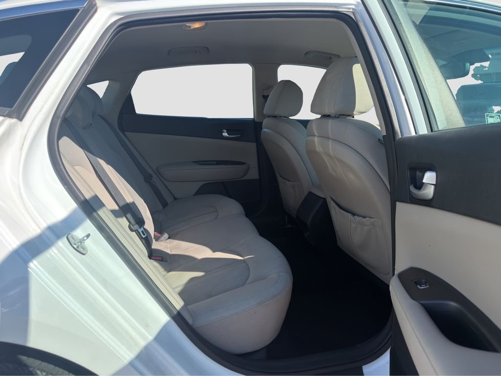 Used 2016 White Kia LX image 19
