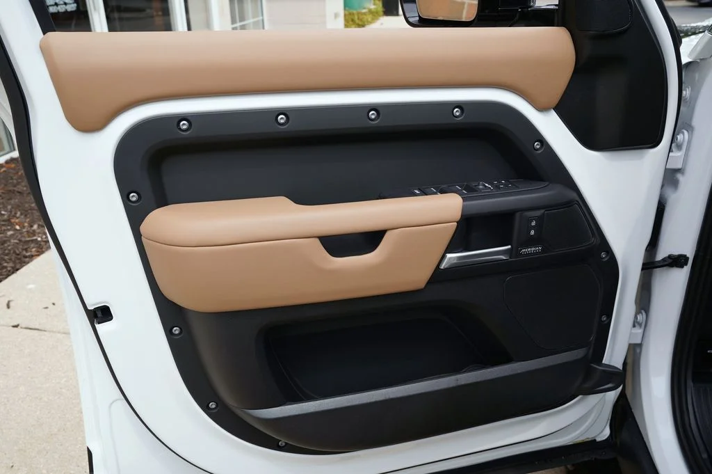 New 2026 Fuji White Land Rover X-Dynamic SE image 10