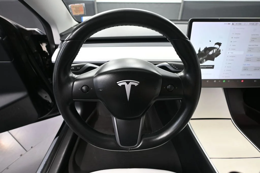 Used 2018 Black Tesla Long Range image 24