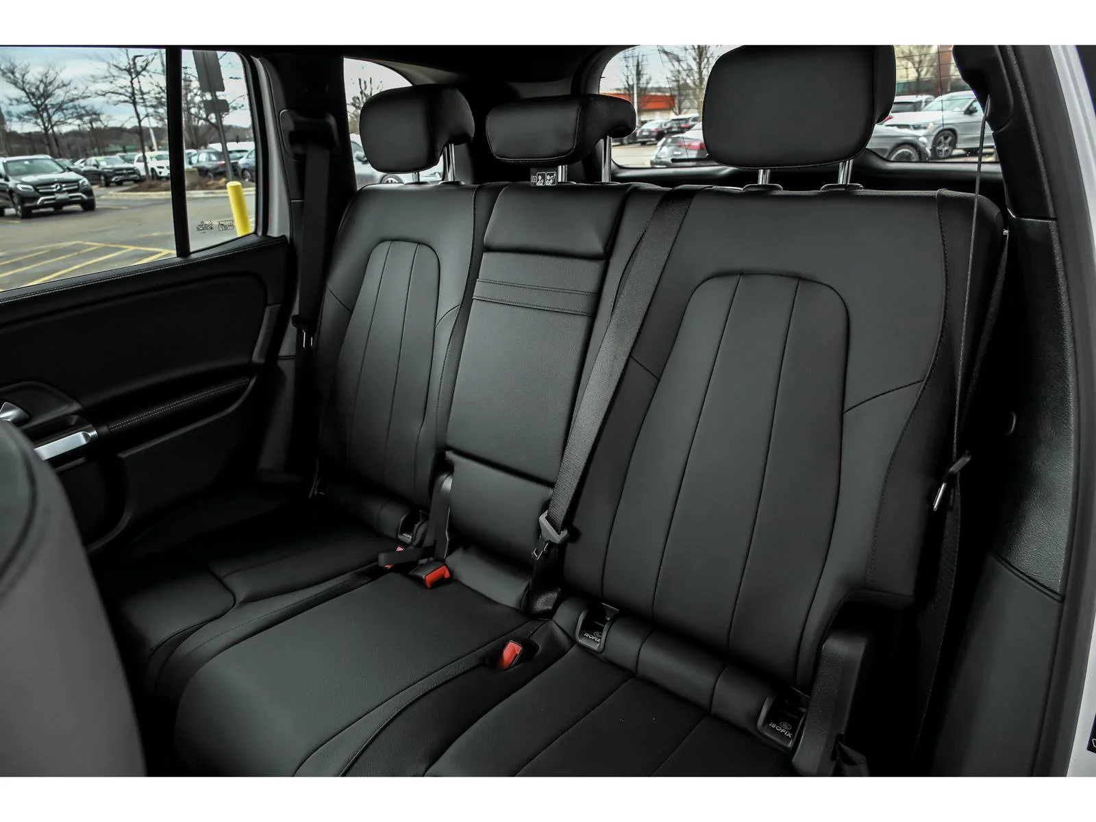 New 2026 Polar White Mercedes-Benz GLB 250 image 36