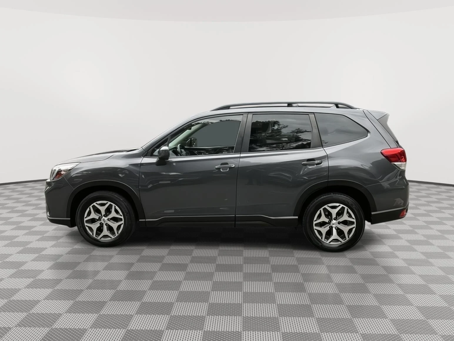 Used 2021 Magnetite Gray Metallic Subaru Premium image 8