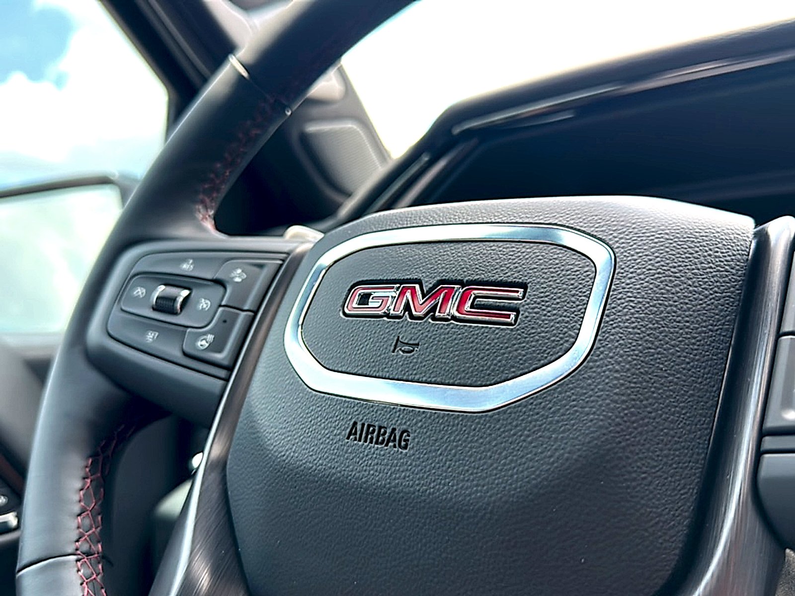 Used 2026 Onyx Black GMC Crew Cab, Short Bed, AT4X, 4WD image 31
