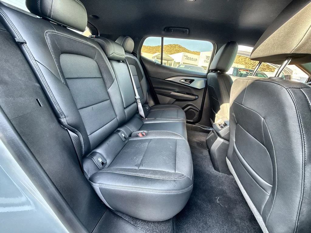 Used 2024 Summit White Chevrolet LT image 26
