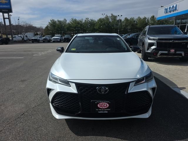 Used 2019 White Toyota XLE image 9