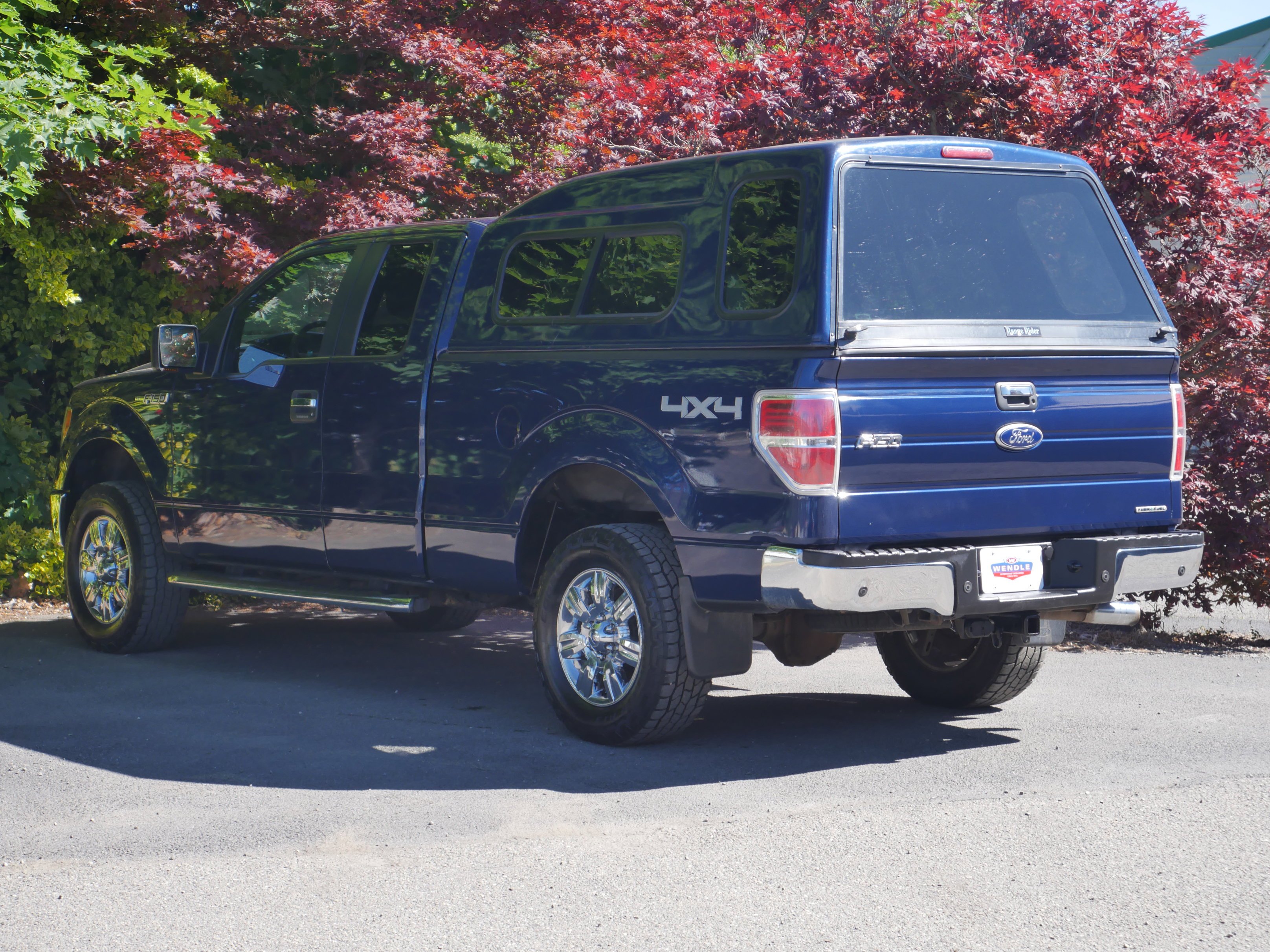Used 2011 Dark Blue Pearl Metallic Ford XLT image 17