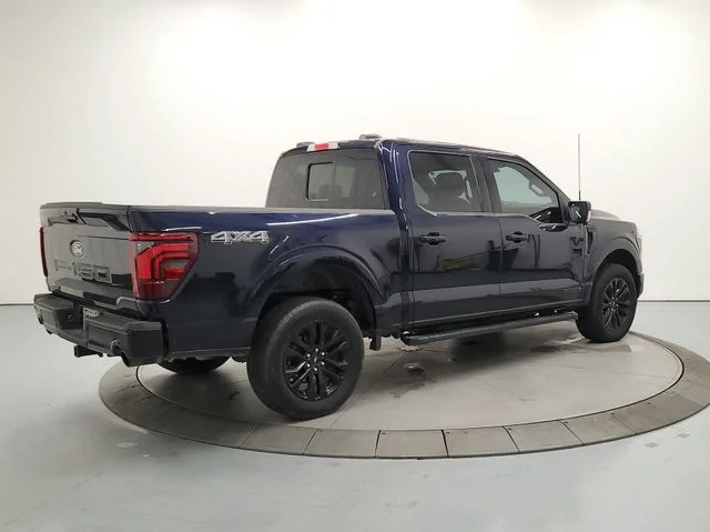 Used 2024  Ford Lariat image 7