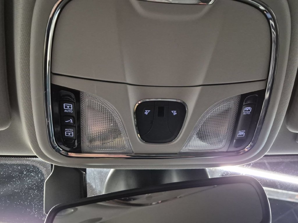 Used 2023 Gray Jeep Altitude image 20